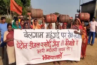 Women protest against inflation in Giridih