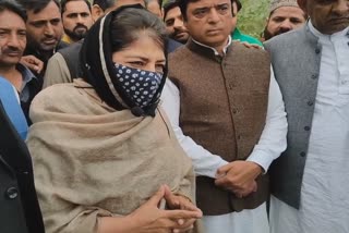 PDP President Mehbooba mufti visited the families of the martyred police jawan in kupwara
