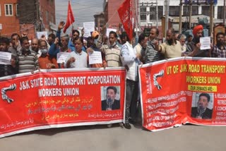 jk-srtc-workers-stages-protest-against-pending-salary