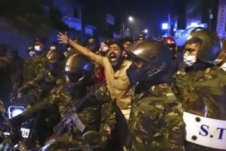 protest near the sri lankan President's office demanding the resignation of Rajapaksa