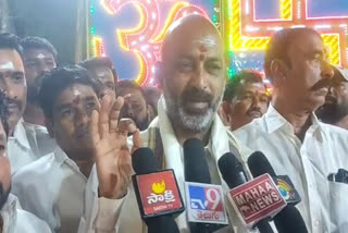 Bandi Sanjay: 'కొనుగోలు కేంద్రాలు ఎందుకు మూసివేశారో చెప్పాలి'