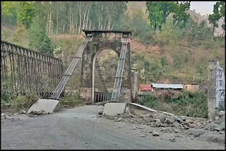 Poor condition of bridge over Giri river