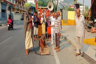 madhya-pradesh-tyagi-maharaj-set-out-on-the-dandavat-yatra-of-badrinath