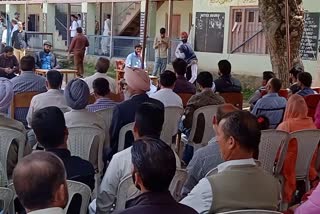 Gram Sabha in Devar, Tral: دیور، ترال میں گرام سبھا کا انعقاد