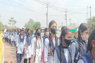 protest of girl students of Adarsh Kanya High School