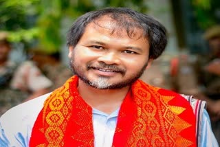 mla-akhil-gogoi-become-free-from-old-case-at-panbazar-ps