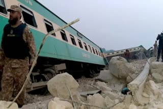 Five died in Srikakulam train accident  ട്രെയിന്‍ അപകടം  train  ശ്രീകാകുളം  ആന്ധ്രാപ്രദേശ്  മുഖ്യമന്ത്രി ജഗന്‍ മോഹന്‍ റെഡ്ഡി