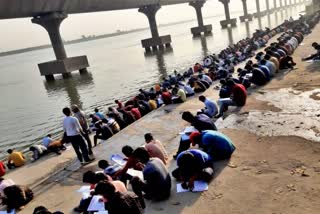 Bihar Govt Job Aspirants Seen Studying On Banks Of River Ganga; Netizens Hail Dedication