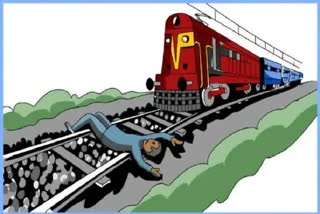 Five died in Srikakulam train accident  ஸ்ரீகாகுளம் ரயில் விபத்து : தண்டவாளத்தில் நின்ற பயணிகள் மீது மற்றொரு ரயில் மோதி  5 பேர் பலி