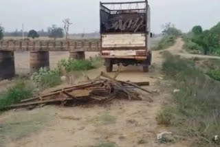 Bridge Theft Case in Rohtas  Bihar bridge theft case  latest national news  ഇരുമ്പ് പാലം വെട്ടിമാറ്റി മോഷണം;  പുതിയ ദേശീയ വാർത്തകള്‍