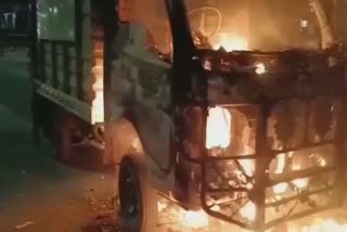 loading vehicle fire in dewas
