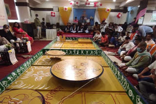 Sanjeev Sinha made world's largest spinning wheel in Bihar