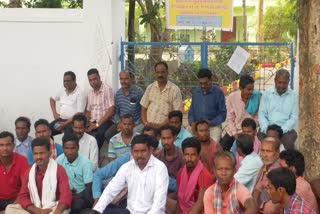 Guardian protests due to school management issue in boudh