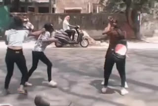 nagpur ladies street fight