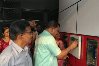 Water ATM started functioning  ഒരു രൂപക്ക് തണുത്ത വെള്ളം  വാട്ടർ എ.ടി.എം പ്രവർത്തനം തുടങ്ങി  അമ്പലപ്പാറയിൽ ഒരു രൂപക്ക് തണുത്ത വെള്ളം