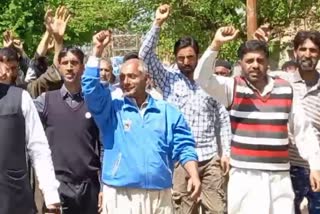 Protest Against Irrigation Dept: کسانوں کا محکمہ آبپاشی کے خلاف احتجاج
