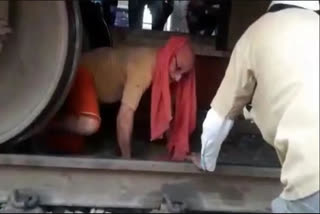 sadhu-maharaj-miraculously-escaped-from-falling-train