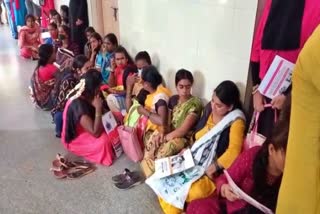 pregnant-women-struggaling-in-chamarajanagar-district-hospital