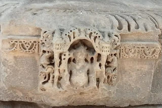 lord Ganesha idol from Qutub Minar complex