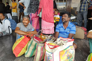 workers waiting for train