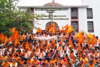 Protest from RashtraBhaktara balaga demanding minister Eshwarappa not resign