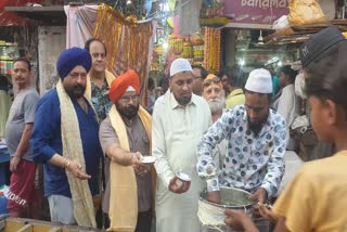 People of all religions organized langar on Baisakhi in Sadar Bazar