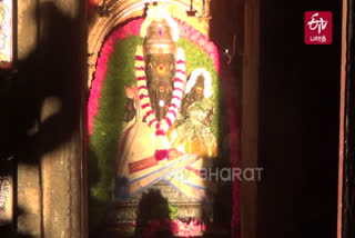 sunlight falling directly on god  sunlight falling directly on god at Tirunelveli  Manimoortheeswaram Uchishta Ganapathy Temple  மணிமூர்த்தீஸ்வரம் உச்சிஷ்ட விநாயகர் கோயில்  மூலவர் மீது நேரடியாக விழுந்த சூரிய ஒளி  சாமி மீது விழுந்த சூரிய ஒளி