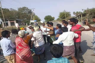 "విగ్రహాల విషయంలో రెండు వర్గాల మధ్య ఘర్షణ".. అడ్డుకున్న పోలీసులు!