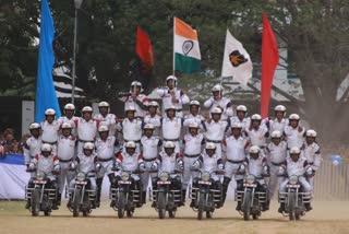 jawans-of-bsf-academy-tekanpur-showing-tricks-on-bike-in-ranchi