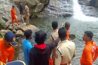 young man drowns to death in Vagamon  Tourist drowns to death in Vagamon  വാഗമണ്ണിൽ വിനോദ സഞ്ചാരിയായ യുവാവ് വെള്ളത്തിൽ മുങ്ങിമരിച്ചു  ഇടുക്കി വാര്‍ത്ത