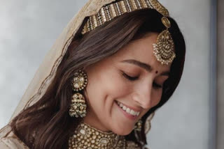 ranbir alia  ranbir alia wedding photos  Ranbir Alia marriage  Alia Bhatt married Ranbir Kapoor  Alia Bhatt Ranbir Kapoor wedding photos  Alia Bhatt Ranbir Kapoor wedding picture  Alia Bhatt Ranbir Kapoor wedding pic  News of Alia Ranbir  ਰਣਬੀਰ ਆਲੀਆ ਦਾ ਵਿਆਹ  ਆਲੀਆ ਭੱਟ ਰਣਬੀਰ ਕਪੂਰ ਦਾ ਵਿਆਹ  ਰਣਬੀਰ ਆਲੀਆ ਦੇ ਵਿਆਹ ਦੀਆਂ ਤਸਵੀਰਾਂ