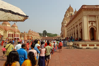 devotees-throng-dakshineswar-temple-on-bengali-new-year