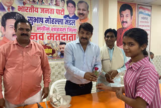 Manoj Tiwari listened to public problems