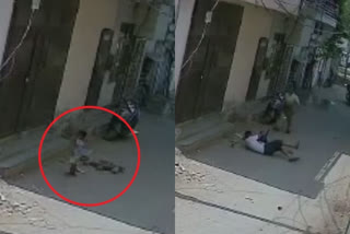 Child Fell In open Sewerage Manhole In Faridabad,  Faridabad CCTV video of child falling in manhole,  haryana latest news, faridabad manhole news