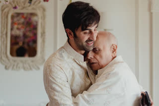 mahesh bhatt hugs ranbir kapoor
