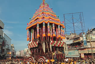 TN: Devotees participate in annual chariot festival in Madurai