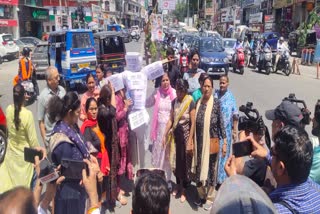 mahila-congress-protested-on-the-controversial-statement-of-cabinet-minister-ganesh-joshi