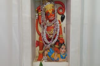 Hanuman Jayanti 2022: હનુમાનજીએ ચરણોની નીચે કોની શિખા શા માટે પકડી છે, જાણો ઈતિહાસ