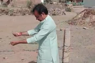 brijendra yadav search water with stick