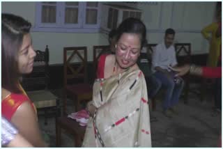 nagaon-sp-leena-doley-taking-part-in-bihu-dance