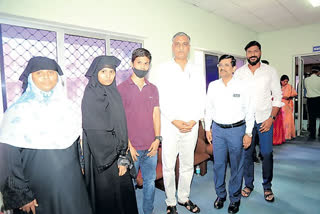 minister harish rao help to mulugu brother and sister for mbbs study