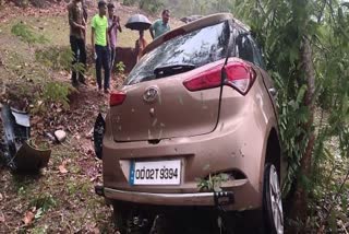 Accident in kandhamal: ବିଦ୍ୟୁତ ବିଭାଗ ଯନ୍ତ୍ରୀ ଆହତ, କର୍ମଚାରୀ ମୃତ