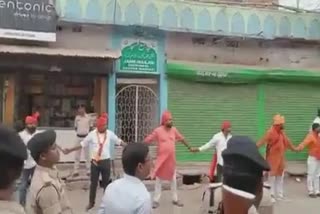 human chain outside mosque on Ram Navami