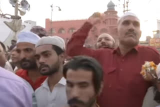 Muslims shower flower petals on Hanuman Jayanti procession in Bhopal