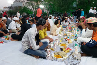 Unique Iftar Program in Indore: اندور میں منفرد انداز میں افطار کی تقریب