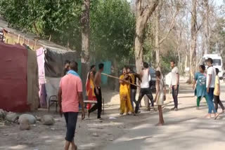 fight-between-passengers-and-locals-over-car-parking-in-haridwar