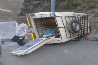 vehicle-of-devotees-returning-from-chandrabadni-crashed