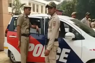 south-west-delhi-police-arrested-mobile-snatcher