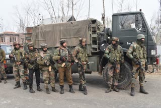 militant attack in jk: ଦୁଇ ରେଳବାଇ ପୋଲିସ ଅଧିକାରୀ ଆହତ, ହସ୍ପିଟାଲରେ ଭର୍ତ୍ତି