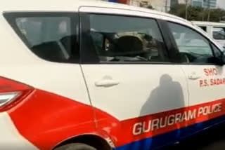 Robbery in Gurugram  cash van robbed in Haryana  Gurugram police probing robbery  loote in broad daylight in Gurugram Haryana  ഹരിയാനയിലെ ഗുരുഗ്രാമില്‍ വാനില്‍ നിന്ന് പണം മോഷ്ടിക്കപ്പെട്ടത്  തോക്ക് ചൂണ്ടി ക്യാഷ് കലക്ഷന്‍ കമ്പനിയുടെ പണം മോഷണം